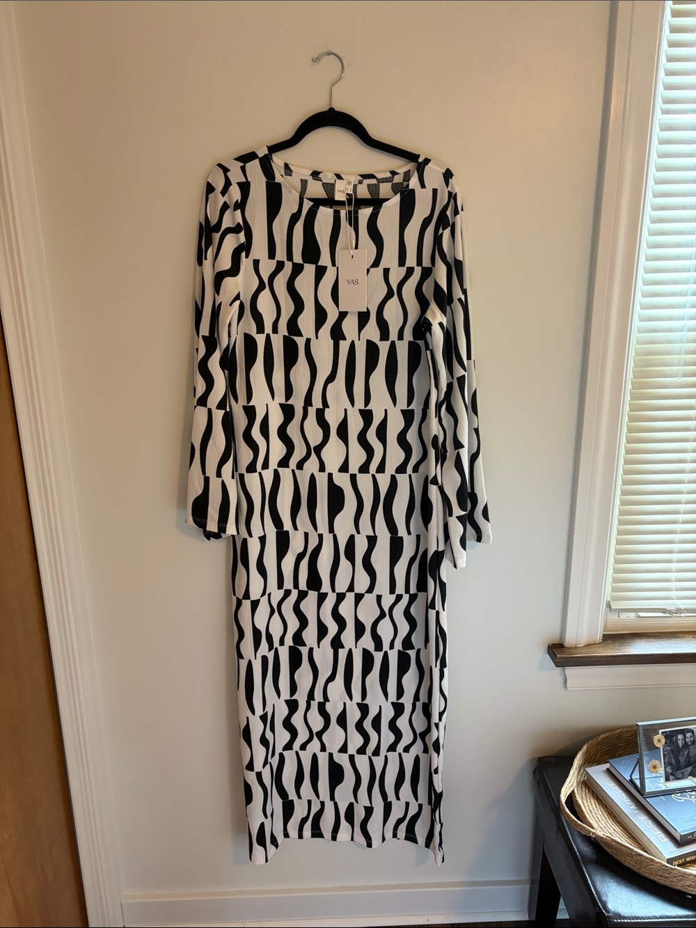 NWT ASOS YAS Wave-Print Long Sleeve Maxi Dress in Black & White